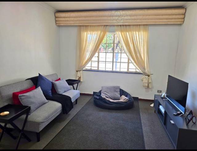 4 BEDROOM HOUSE FOR SALE IN VAN RIEBEECK PARK